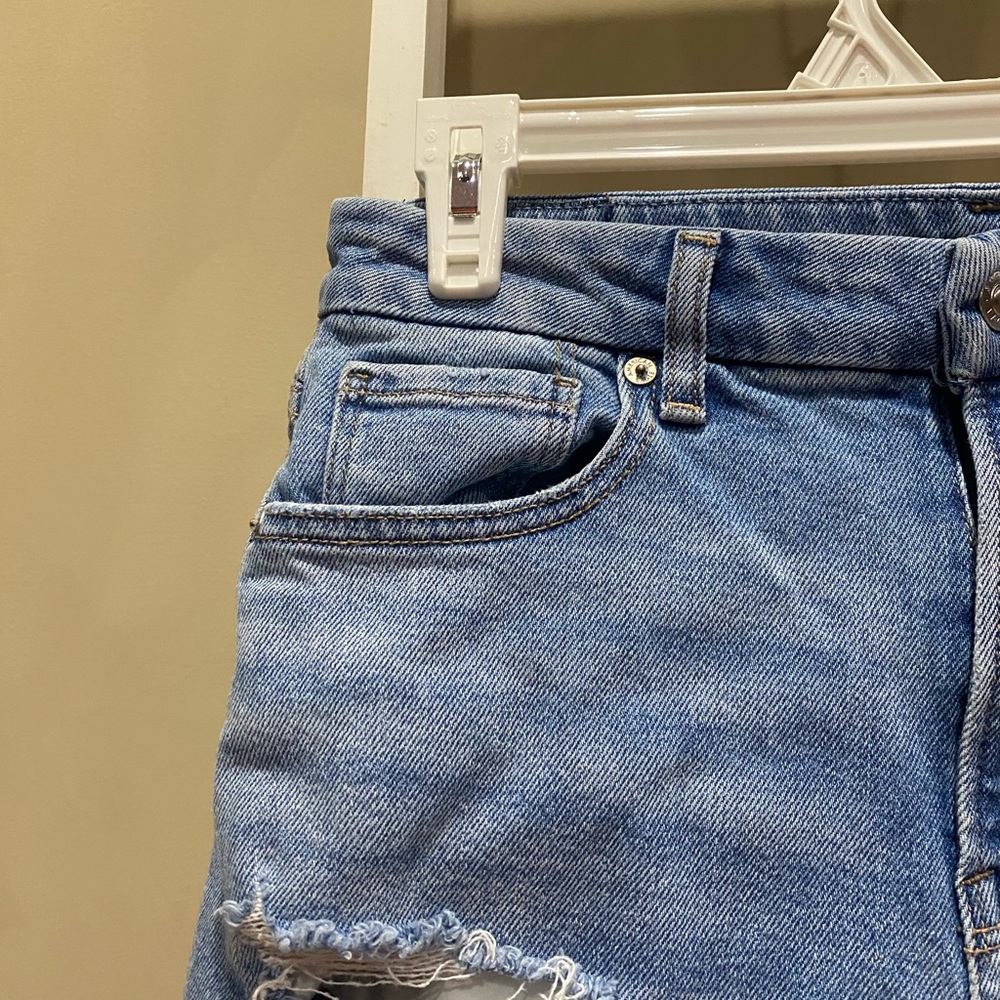 American Eagle Curvy Mom Jeans Size 4 Light Wash Distressed High Rise-242 - Picture 3 of 10
